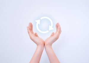 手の中で循環する矢印